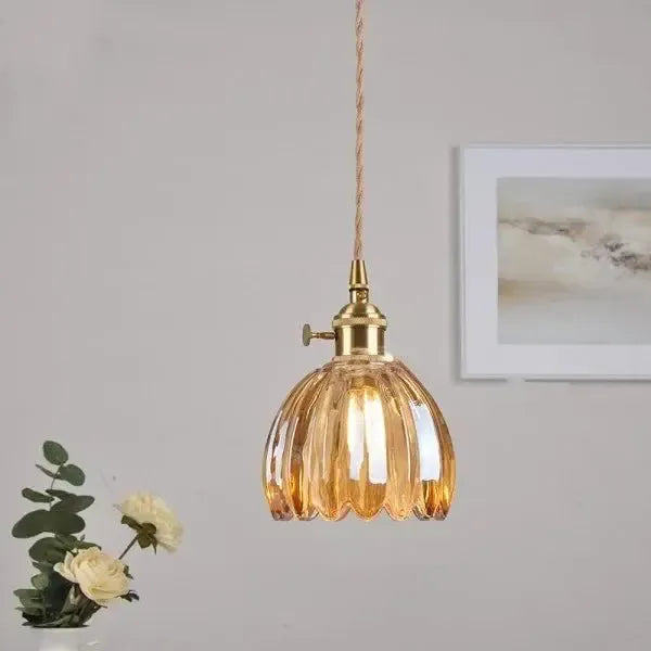 PetalGlow Bloom Glas-Hängeleuchte mit mattierten Blütenblättern