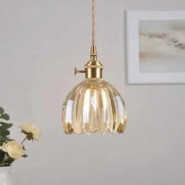 PetalGlow Bloom Glas-Hängeleuchte mit mattierten Blütenblättern