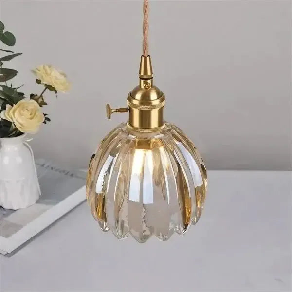 PetalGlow Bloom Glas-Hängeleuchte mit mattierten Blütenblättern