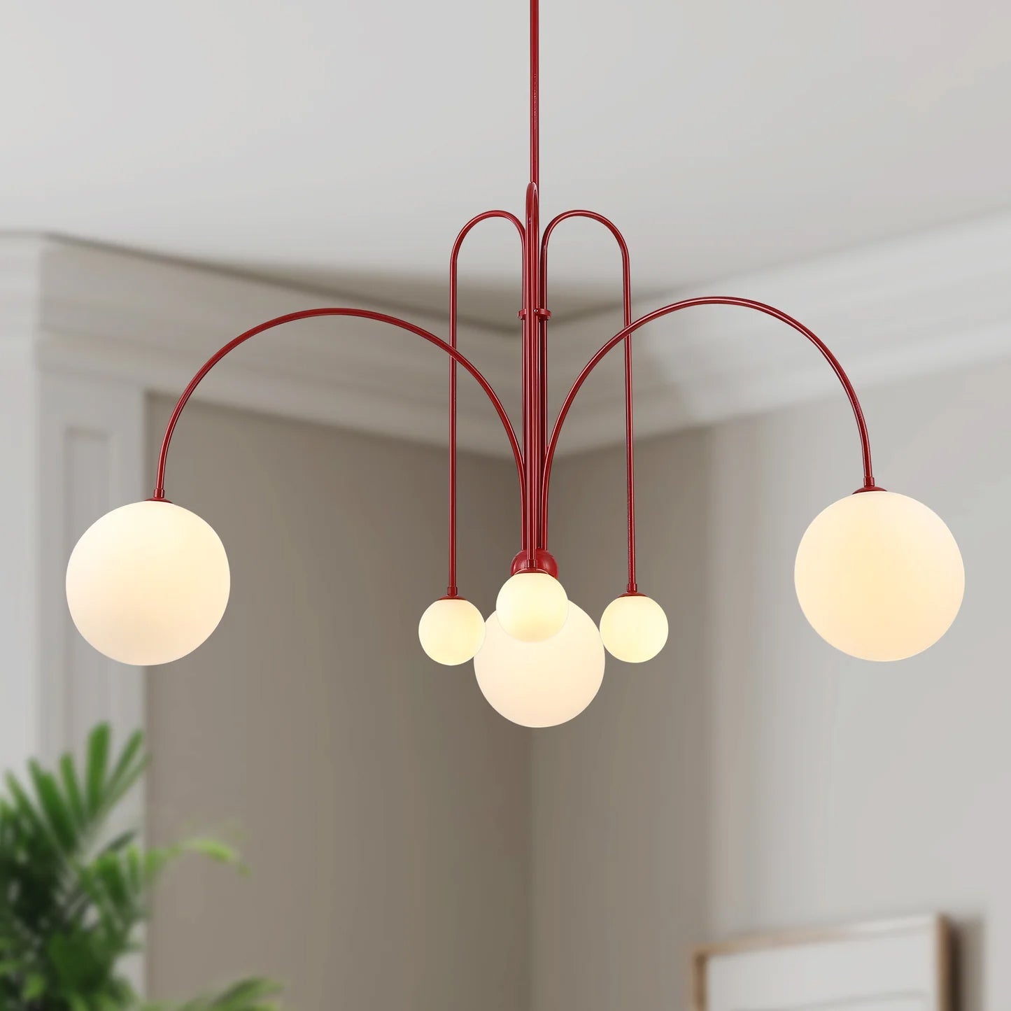 Lampada a sospensione Nova Crest con vetro audace e finitura in metallo