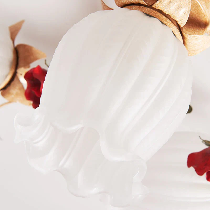 Aurea Rosette Guldloftlampe med Rød Glasrose Accent