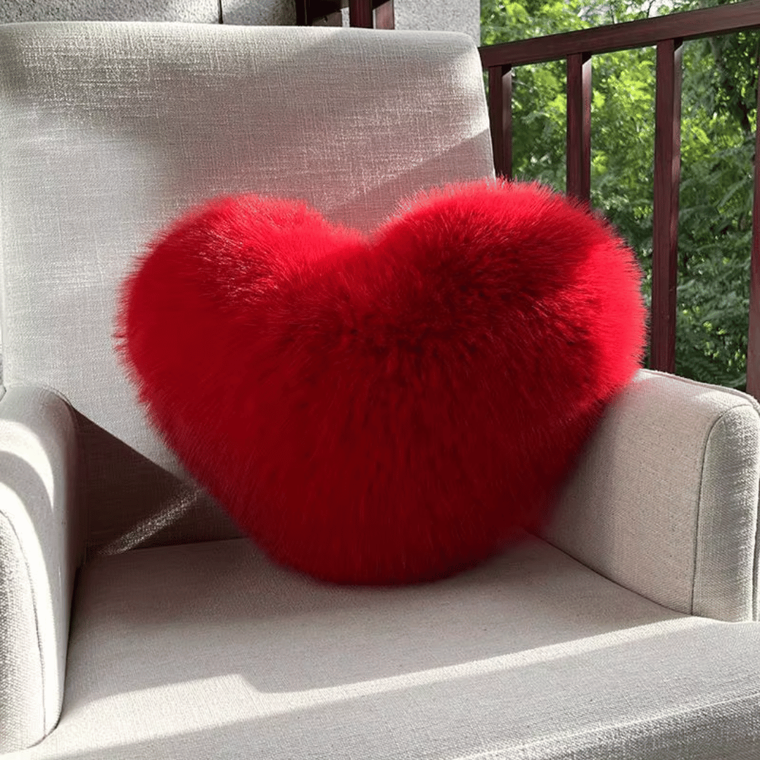 بالشتک نرم قلبی CuddleNest با خز مصنوعی برای فضاهای گرم و مدرن