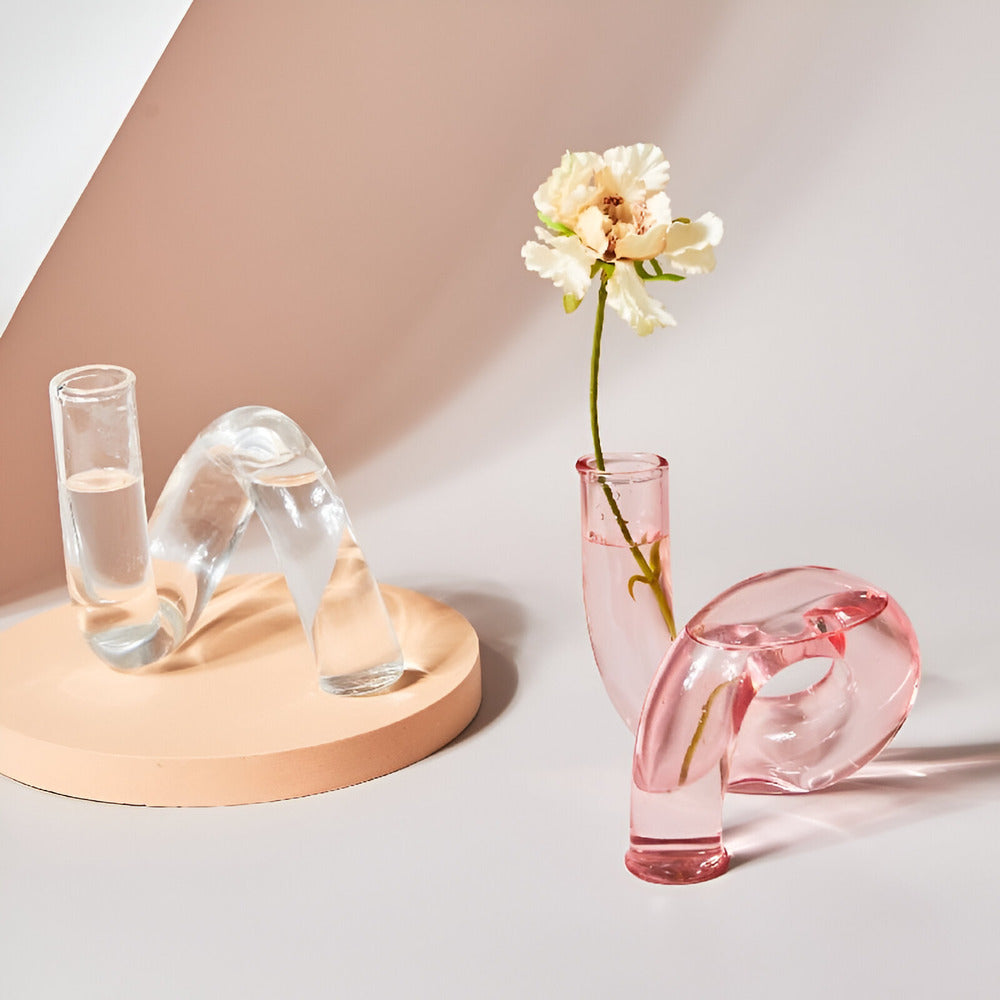 گلدان شیشه‌ای لایرا با جای شمع یکپارچه برای ایجاد فضای ملایم