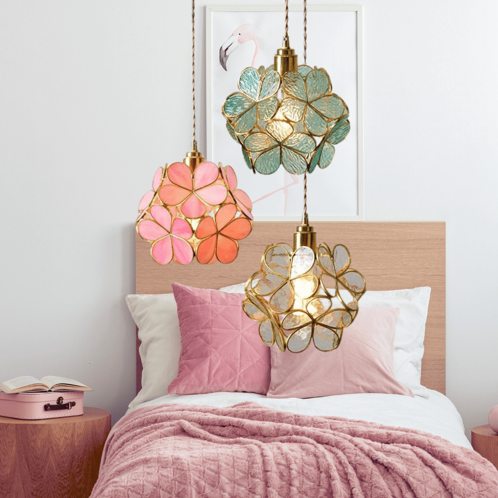 Aurea Floral Glas LED Pendellampa med Modern Stil och Guldaccenter