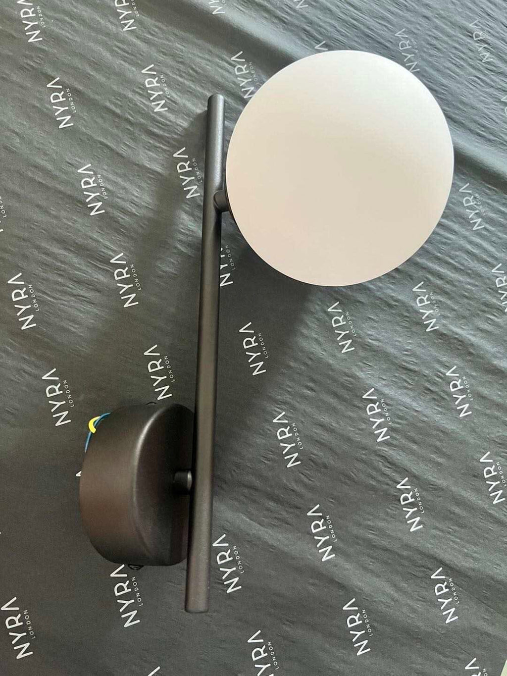 چراغ دیواری لایرا سبک نوردیک با نور گرم برای خانه