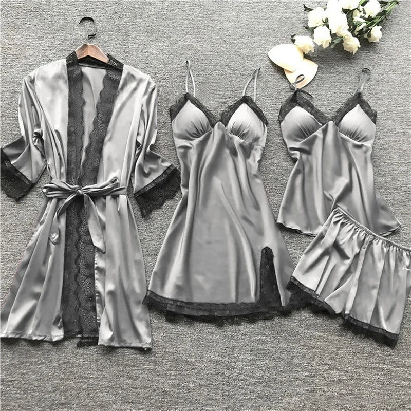 Lumina Silk Nattøjssæt med Blondekant Kimono, Camisole og Shorts