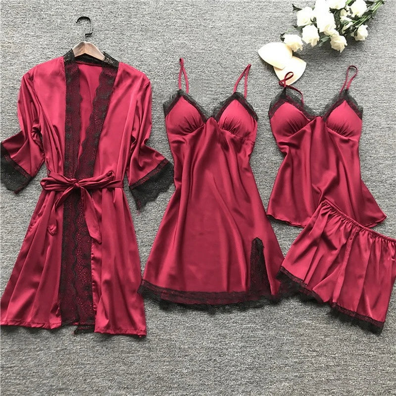 Lumina Silk Nattøjssæt med Blondekant Kimono, Camisole og Shorts