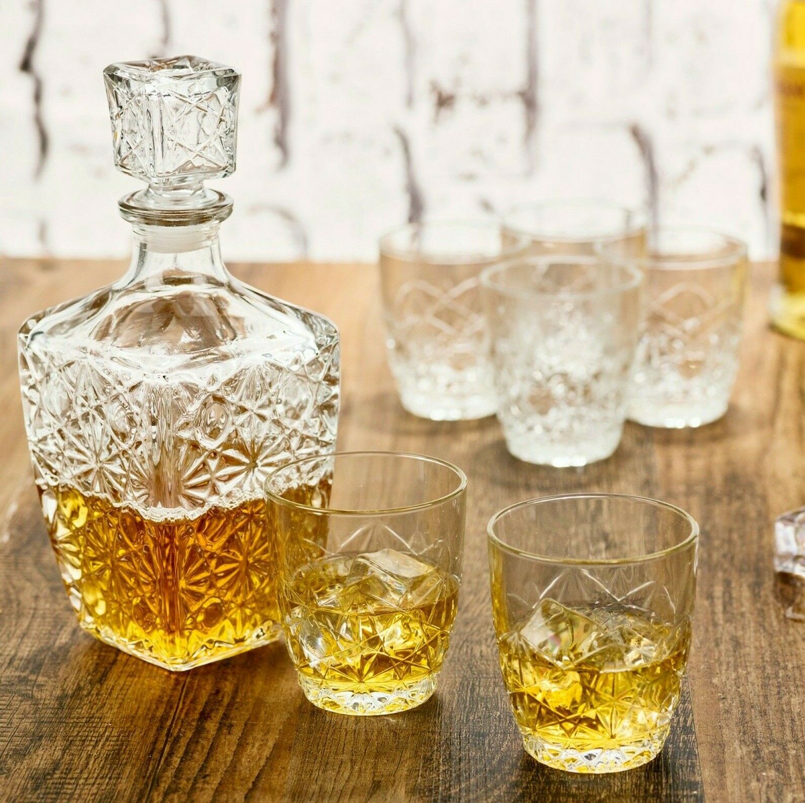 Set Decanter per Whiskey in Cristallo con Bicchieri a Taglio Diamante, 7 Pezzi
