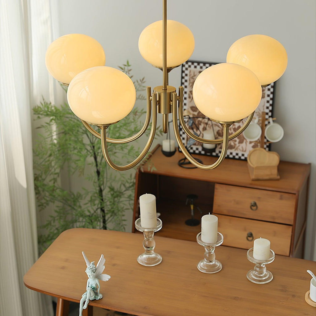 Aurora Guld Lysekrone med Bløde Lyserøde Glasskærme