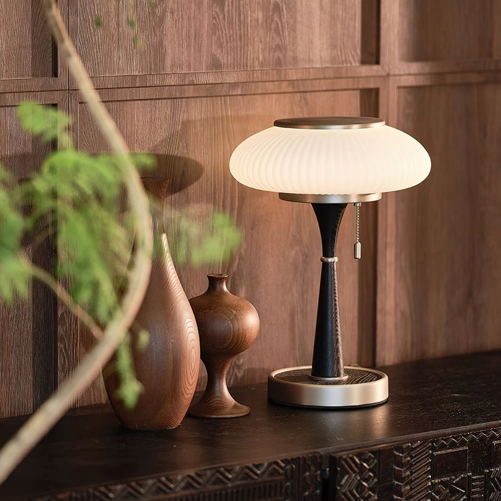 Lampada da tavolo Nivara a forma di fungo, stile moderno minimalista