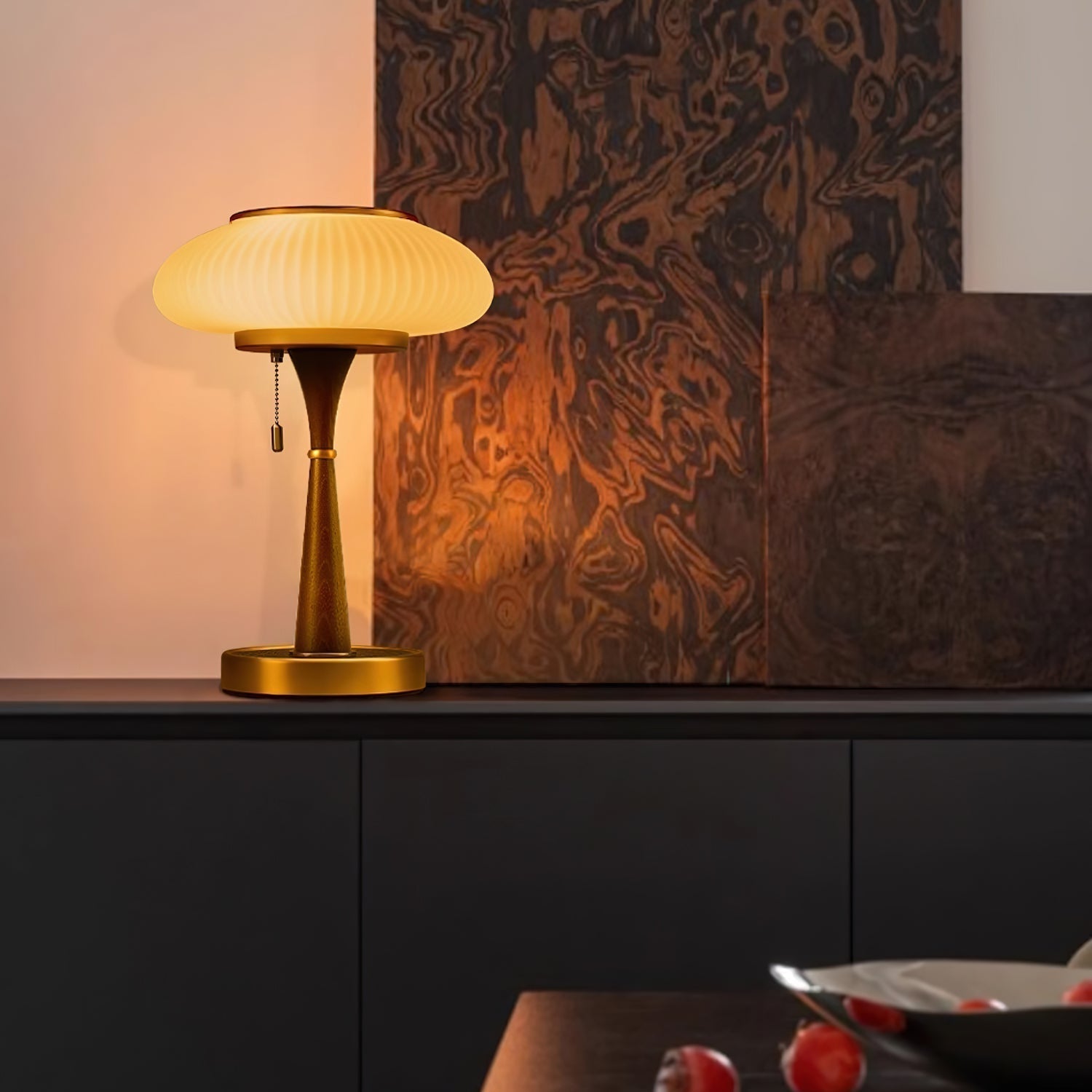 Lampada da tavolo Nivara a forma di fungo, stile moderno minimalista