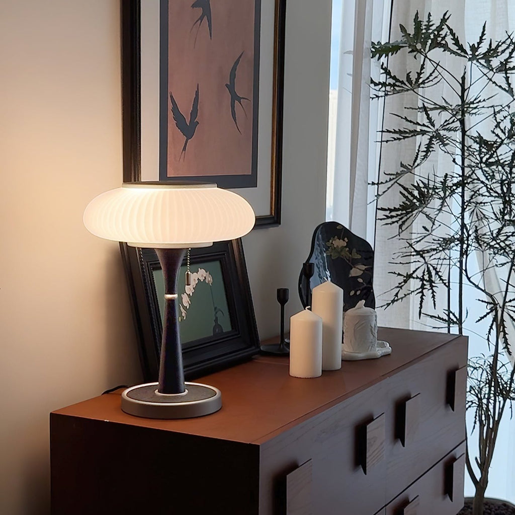Lampada da tavolo Nivara a forma di fungo, stile moderno minimalista