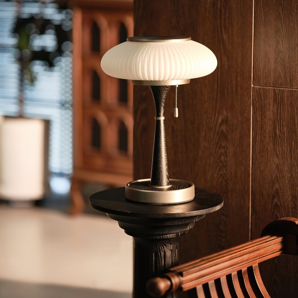 Lampada da tavolo Nivara a forma di fungo, stile moderno minimalista