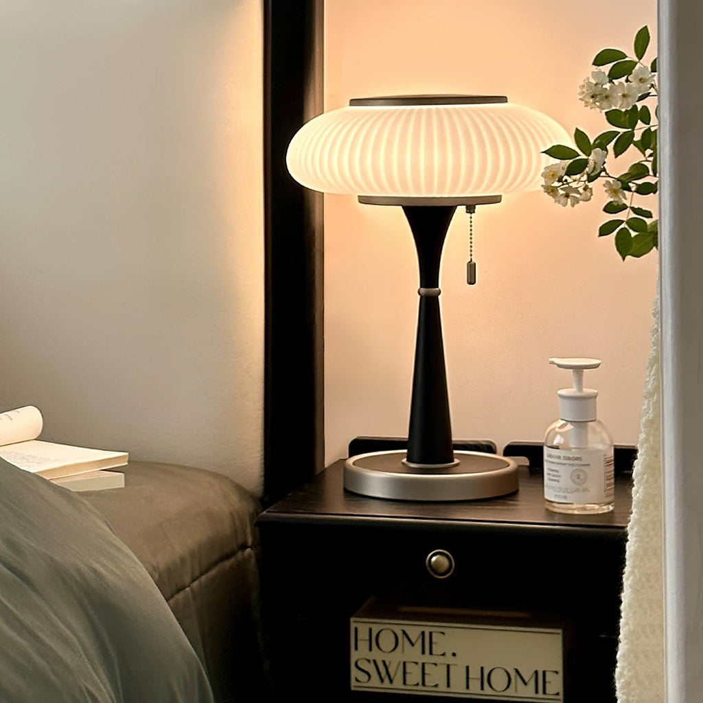 Lampada da tavolo Nivara a forma di fungo, stile moderno minimalista