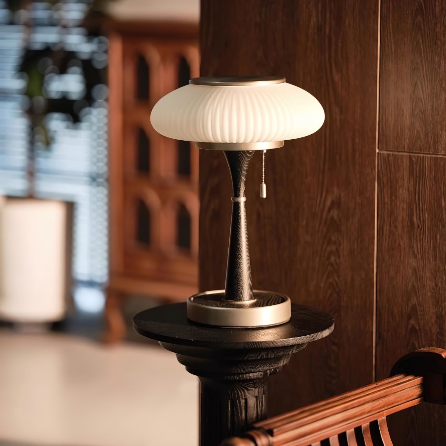 Lampada da tavolo Nivara a forma di fungo, stile moderno minimalista