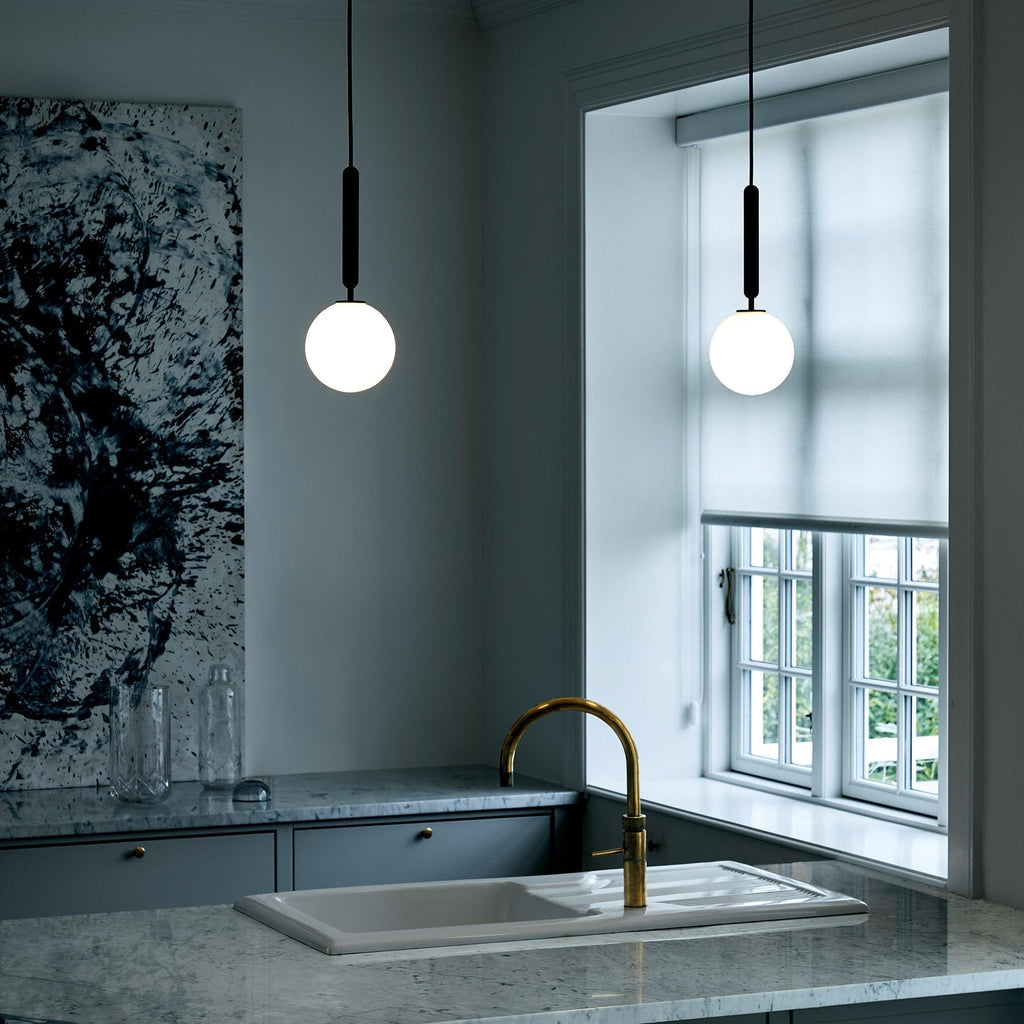 Minimalistyczna lampa wisząca Arcora Clear Glass do stołów jadalnych