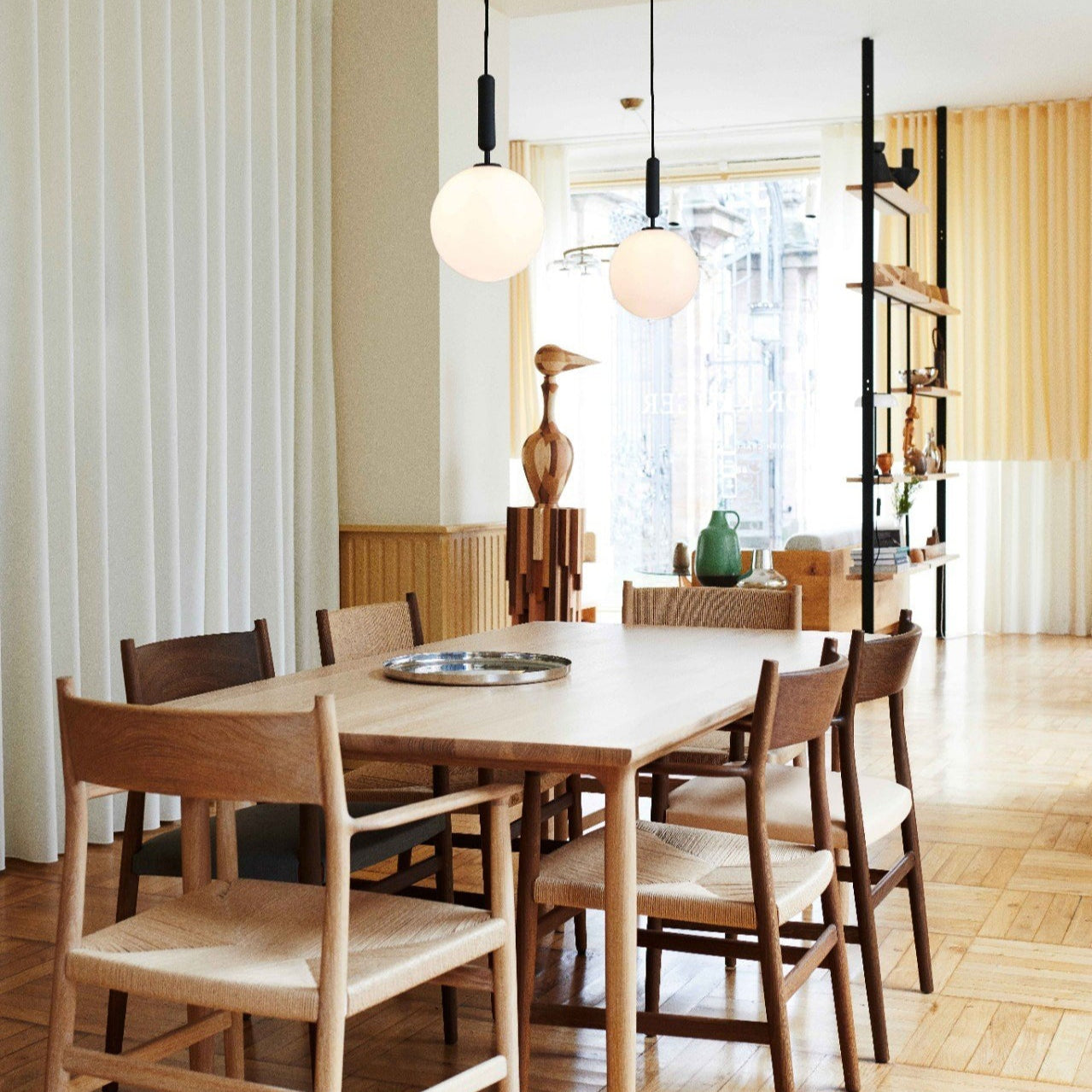 Minimalistyczna lampa wisząca Arcora Clear Glass do stołów jadalnych
