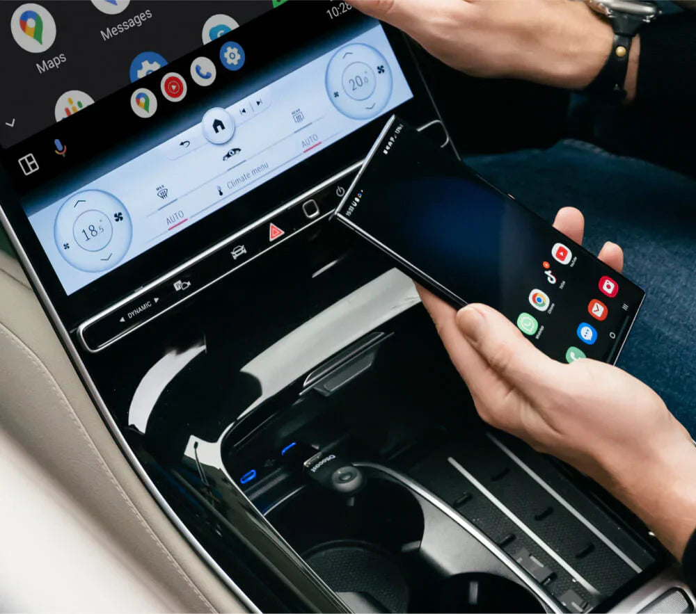 مبدل کوچک بی‌سیم CarPlay و Android Auto برای استفاده در خودرو