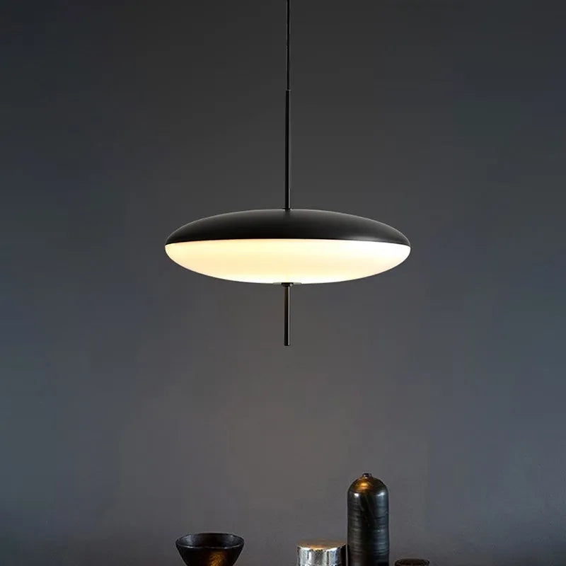 Quellara lampa létající talíř pro moderní obývací pokoje a současné interiéry