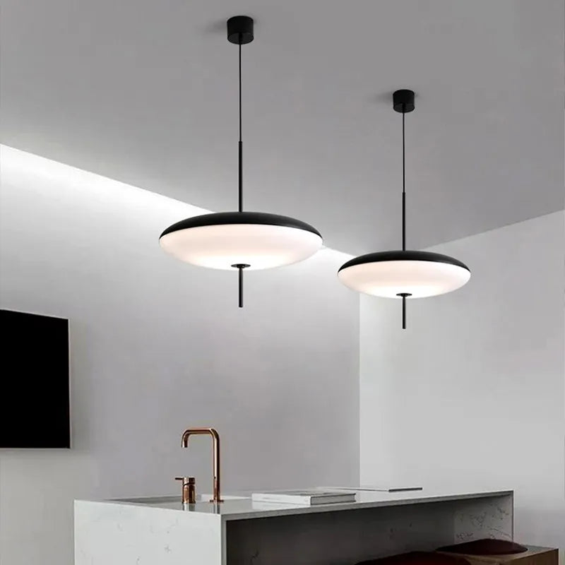 Quellara lampa létající talíř pro moderní obývací pokoje a současné interiéry