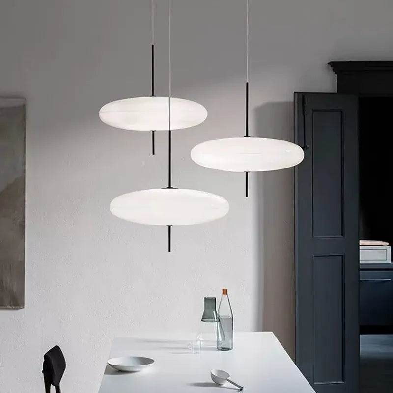 Quellara lampa létající talíř pro moderní obývací pokoje a současné interiéry