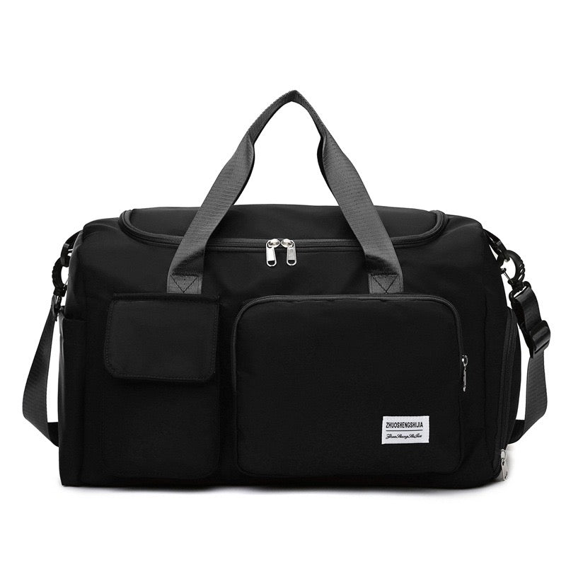 Reseduffel med flera fickor för sport och gym samt separat skofack