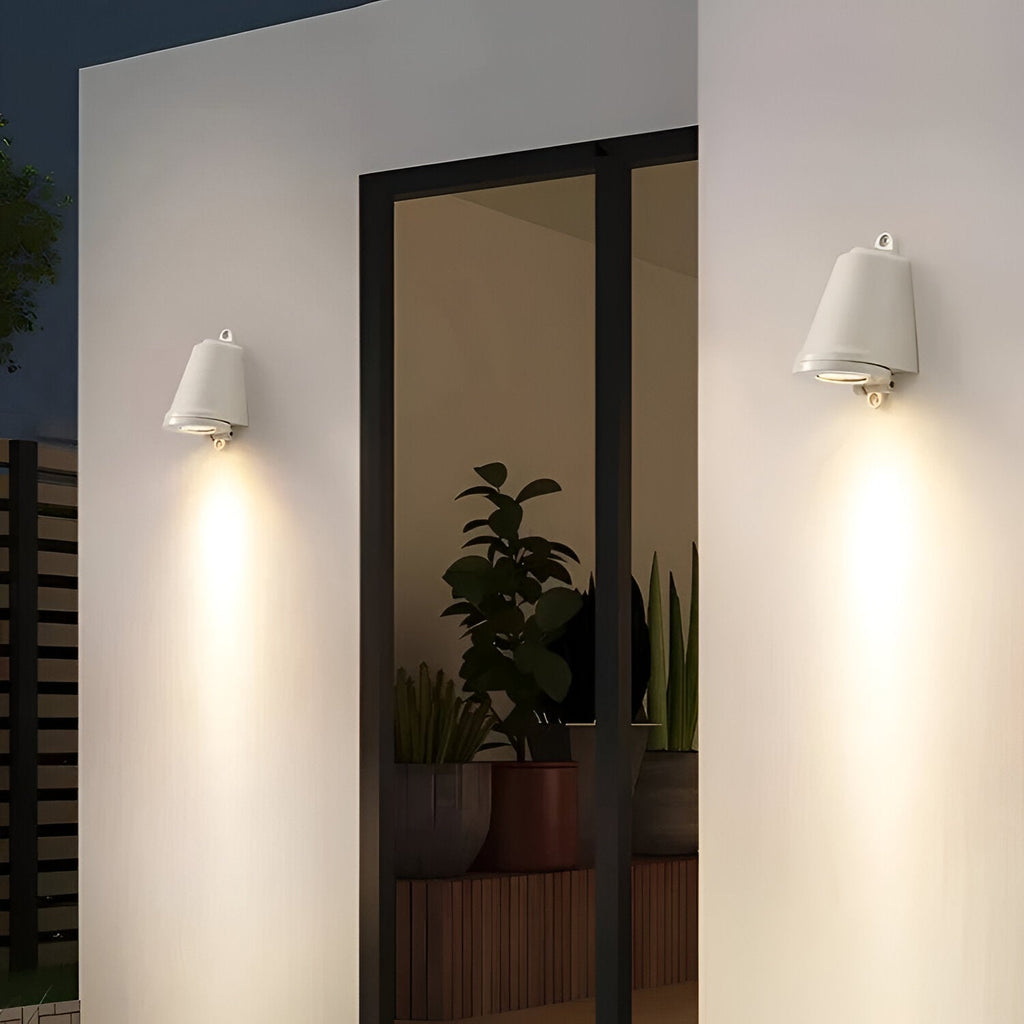 چراغ دیواری LED مینیمالیستی فضای باز آسترا با درجه حفاظت IP65 برای نماها