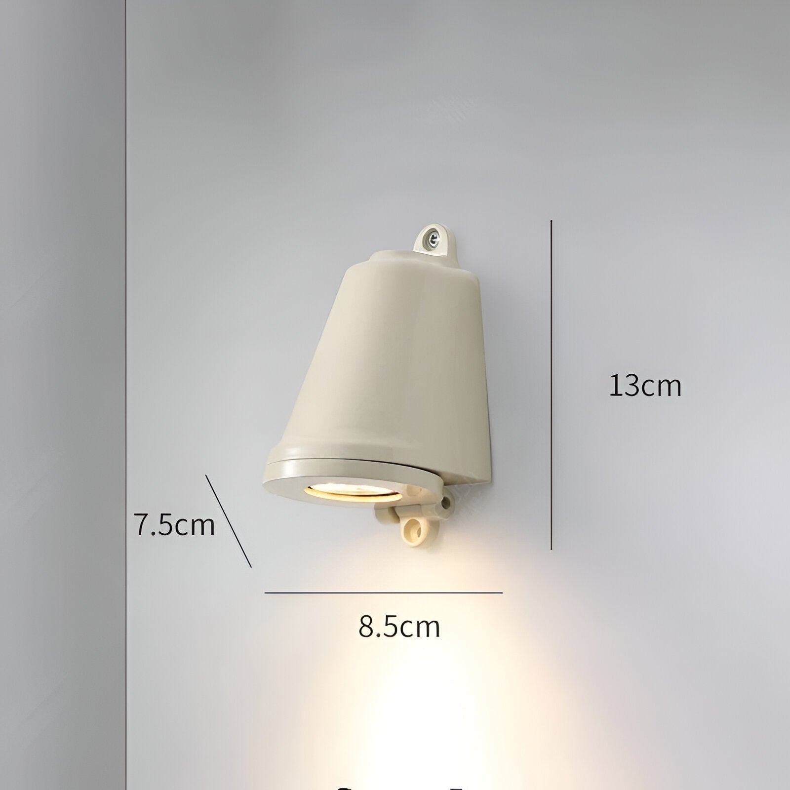چراغ دیواری LED مینیمالیستی فضای باز آسترا با درجه حفاظت IP65 برای نماها