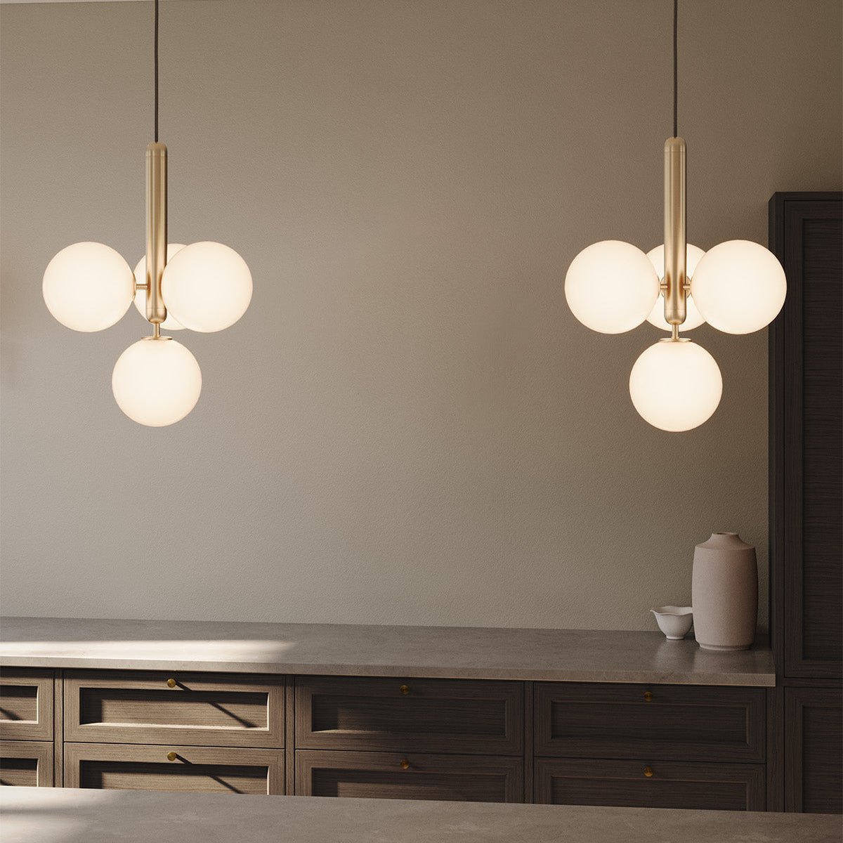 Minimalistyczna lampa wisząca Arcora Clear Glass do stołów jadalnych