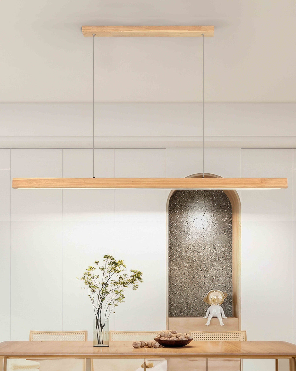Lampada a sospensione minimalista Cavell in noce con fascino medievale francese