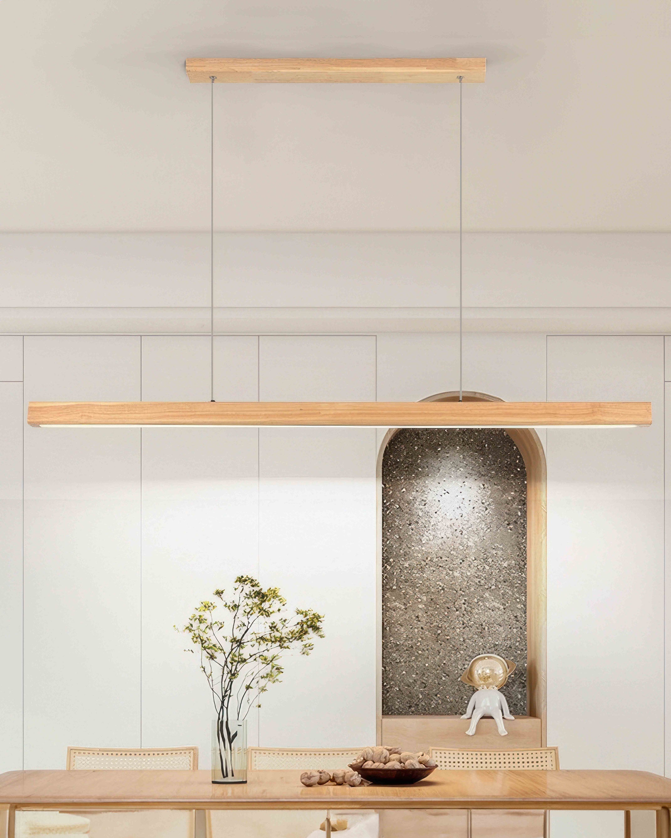Lampada a sospensione minimalista Cavell in noce con fascino medievale francese