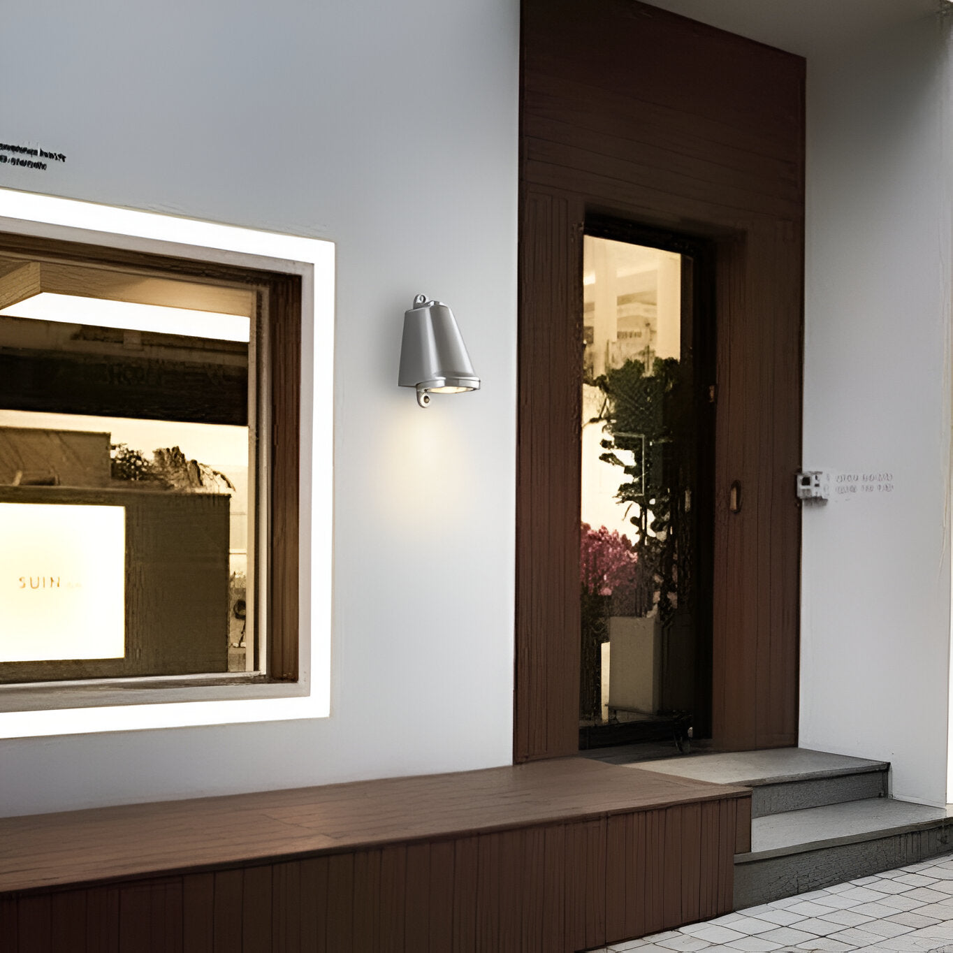 چراغ دیواری LED مینیمالیستی فضای باز آسترا با درجه حفاظت IP65 برای نماها