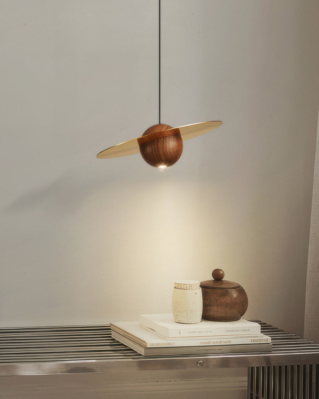 Marinor walnoot- en messing hanglamp in vliegende schotelvorm met mid-century modern silhouet