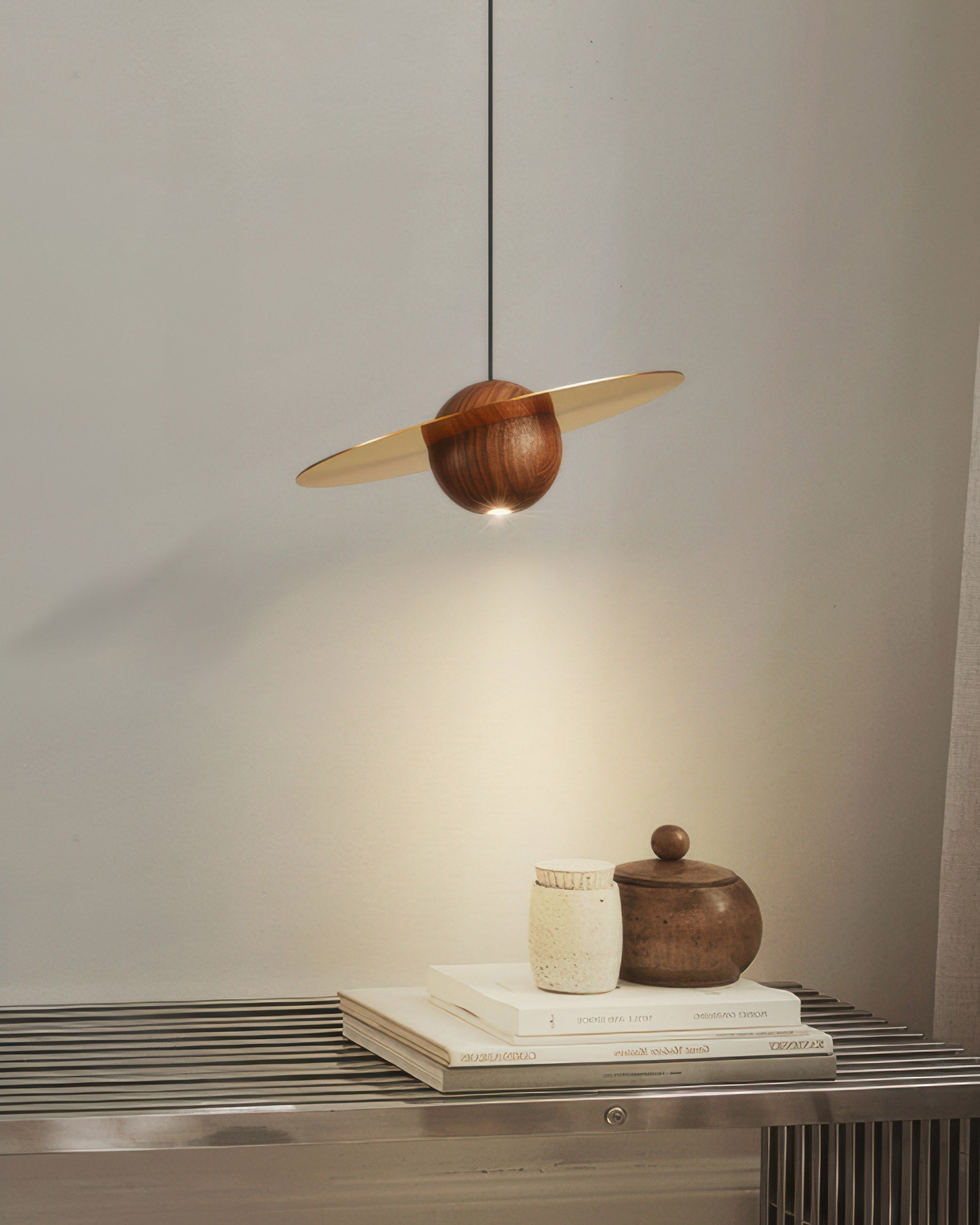 Marinor walnoot- en messing hanglamp in vliegende schotelvorm met mid-century modern silhouet