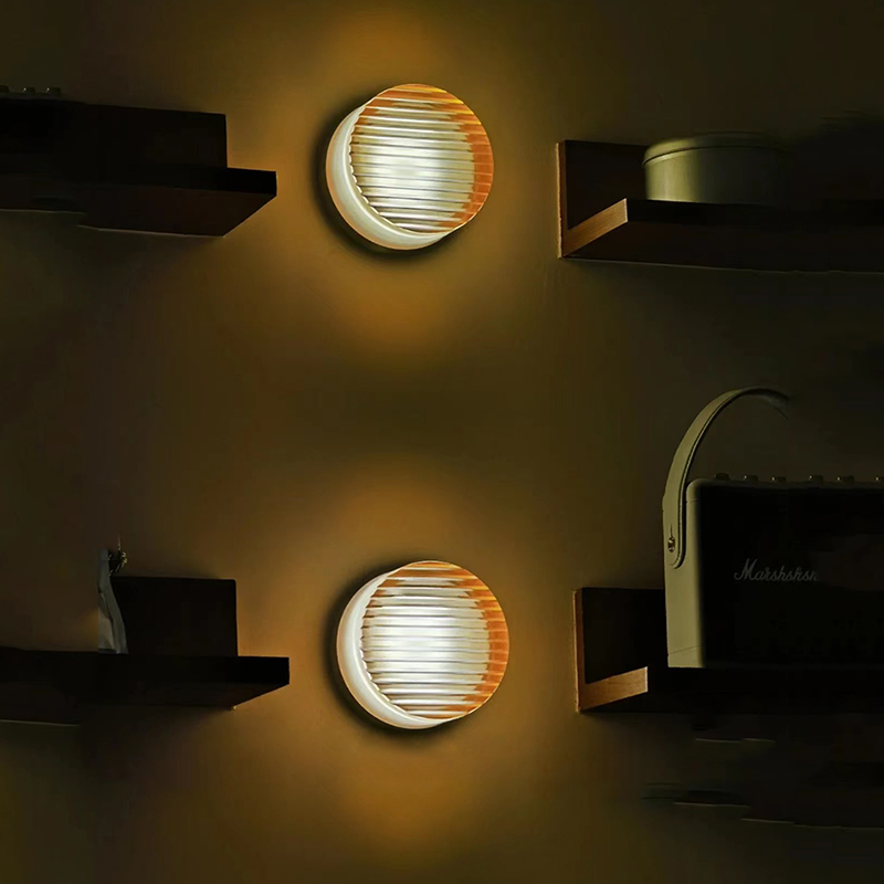 Lampada da parete LED rotonda moderna con diffusore in vetro satinato per uso interno ed esterno