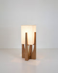 Stojací lampa Kairo Seto z ořechového dřeva japonského stylu s mosaznými detaily, minimalistická