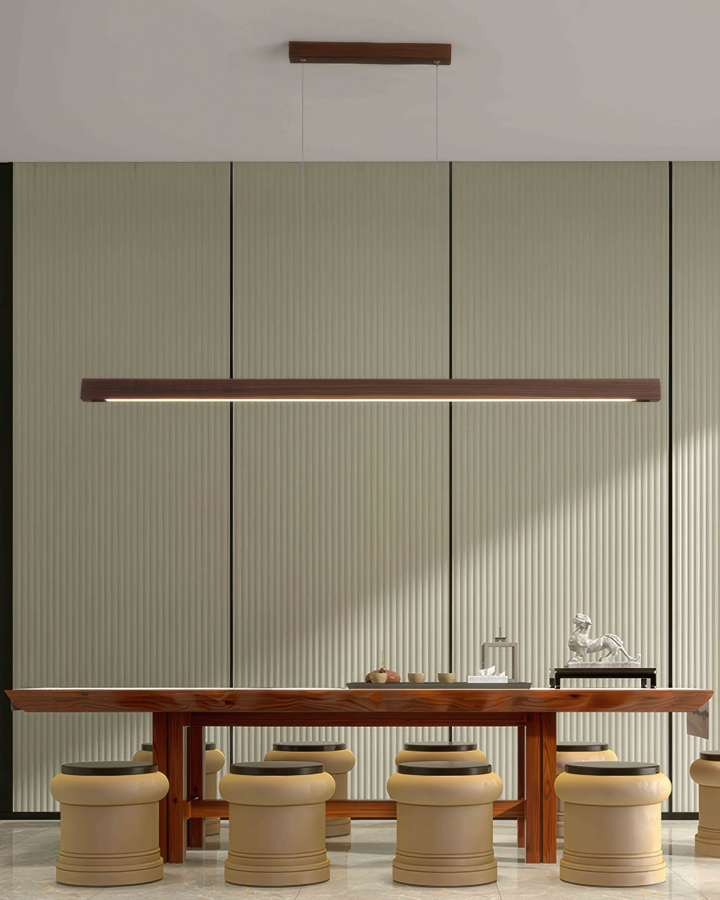 Lampada a sospensione minimalista Cavell in noce con fascino medievale francese