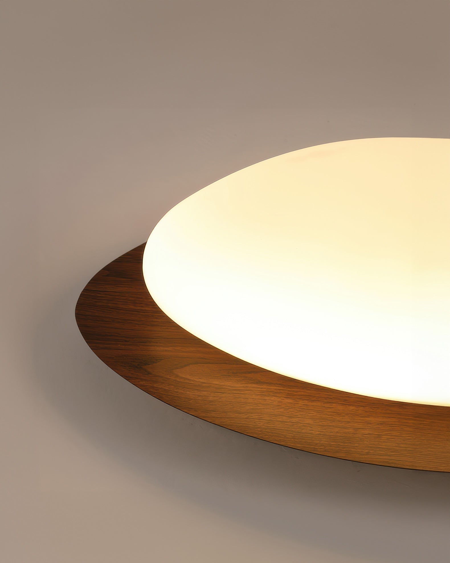 Nyra Nordic LED-Deckenleuchte mit Kieselholzmaserung für skandinavische Innenräume