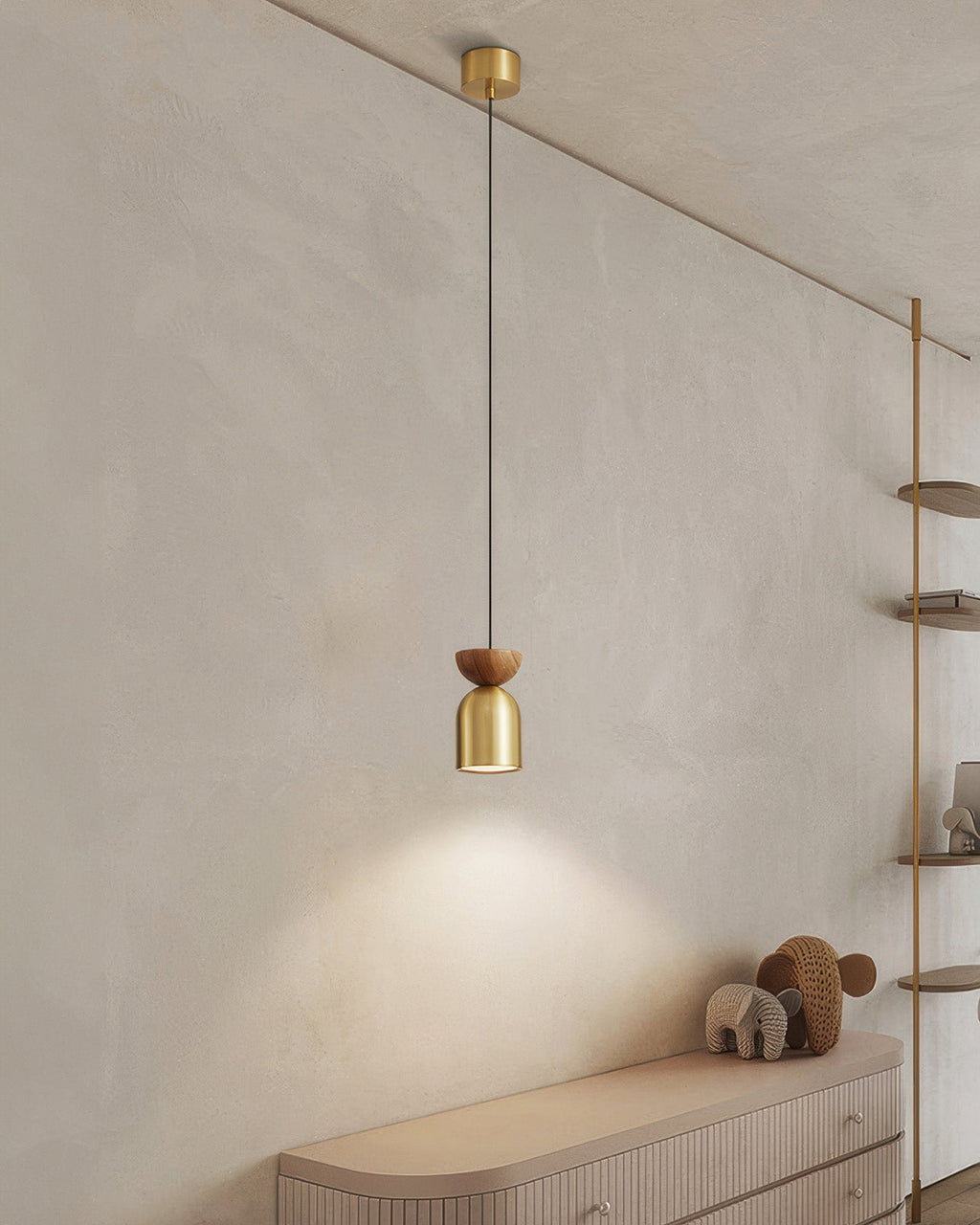 Marinor walnoot- en messing hanglamp in vliegende schotelvorm met mid-century modern silhouet