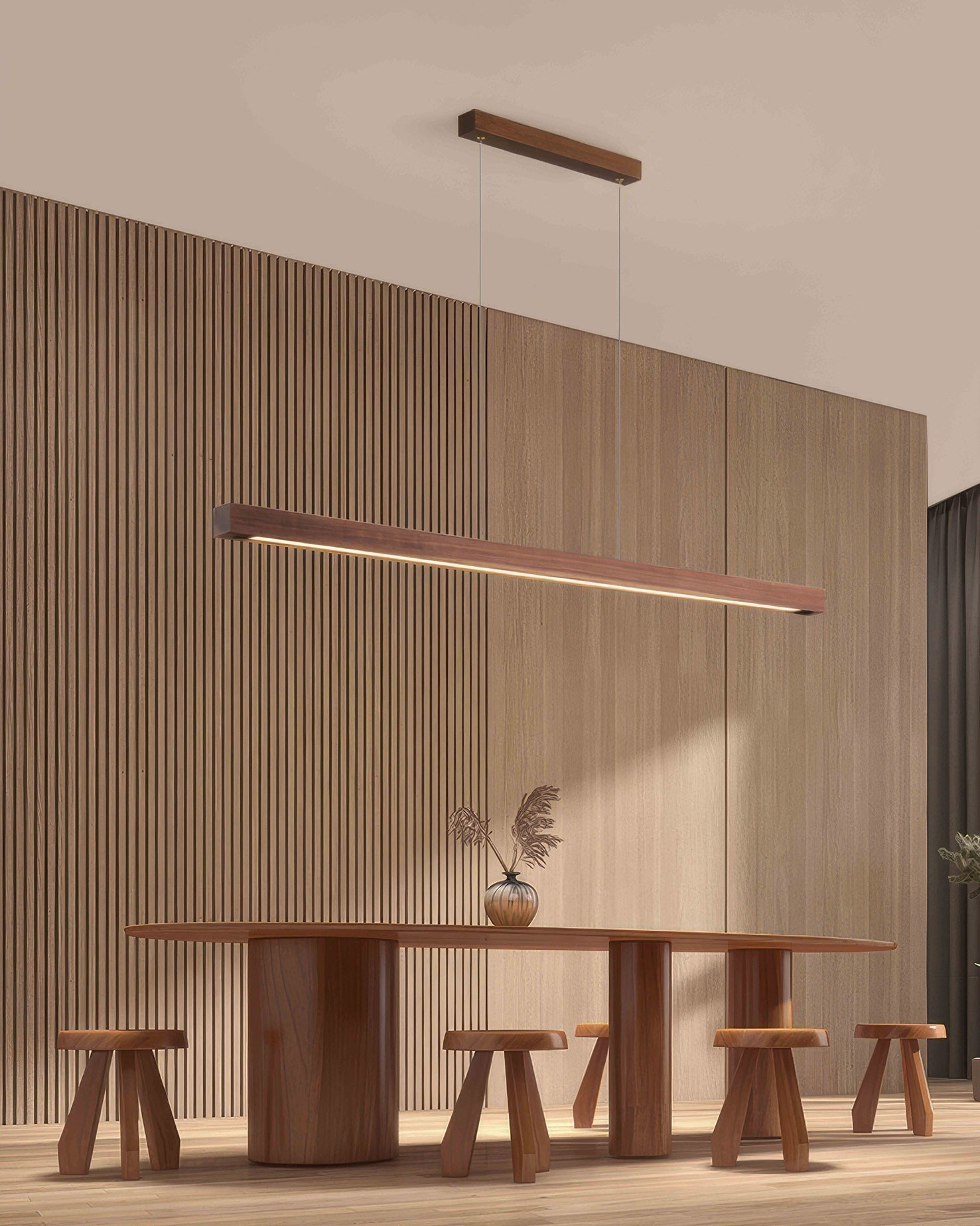 Lampada a sospensione minimalista Cavell in noce con fascino medievale francese