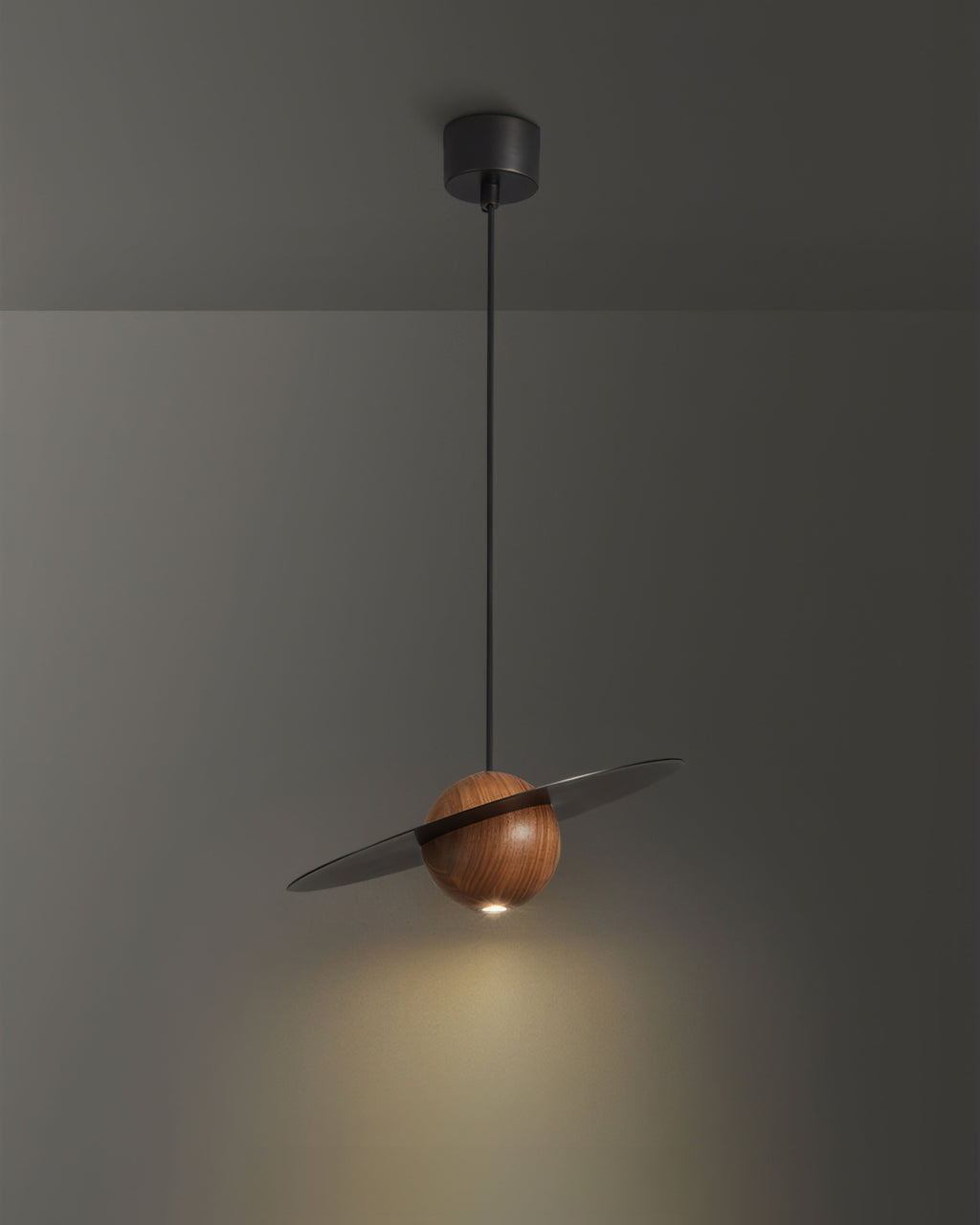 Marinor walnoot- en messing hanglamp in vliegende schotelvorm met mid-century modern silhouet
