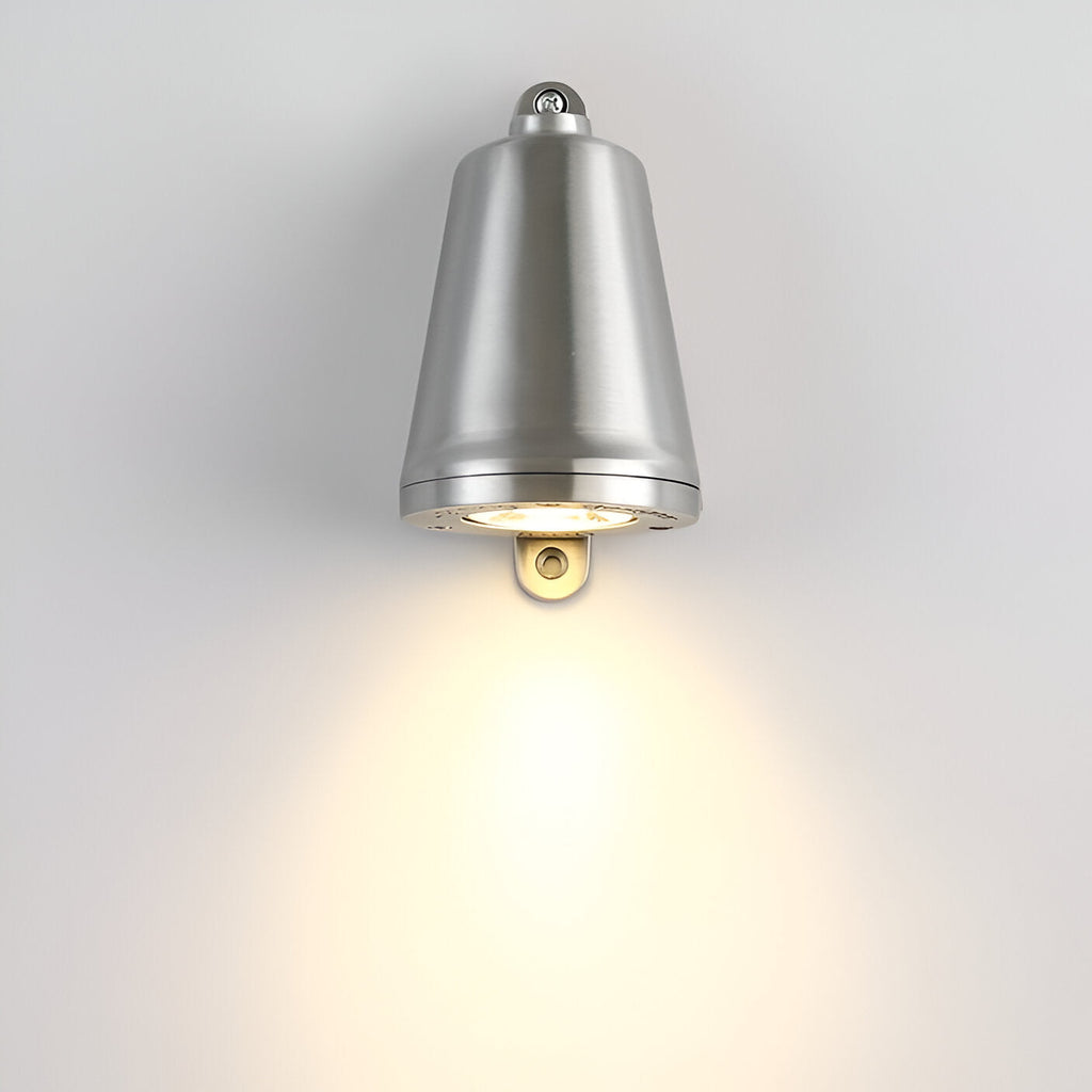 چراغ دیواری LED مینیمالیستی فضای باز آسترا با درجه حفاظت IP65 برای نماها
