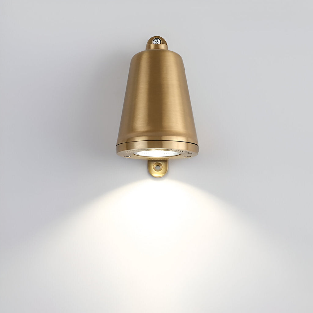 چراغ دیواری LED مینیمالیستی فضای باز آسترا با درجه حفاظت IP65 برای نماها