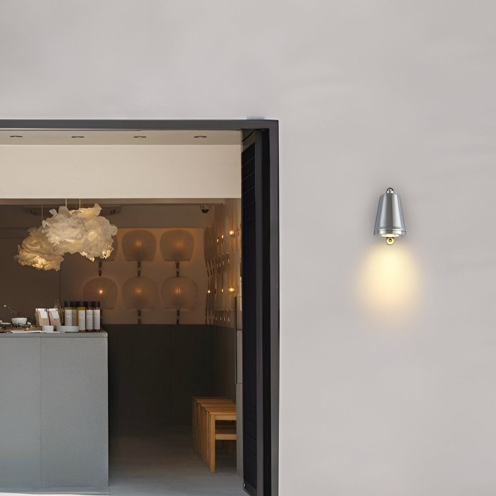 چراغ دیواری LED مینیمالیستی فضای باز آسترا با درجه حفاظت IP65 برای نماها