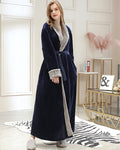 Accappatoio Lungo in Pile Blu Navy con Bordo in Pelliccia Grigia Collezione