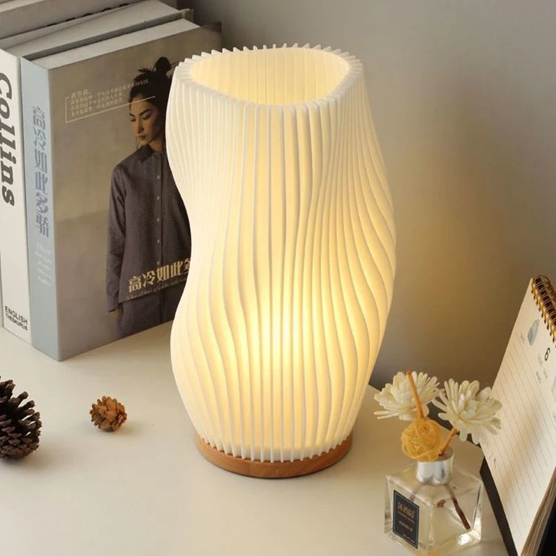 چراغ رومیزی موج‌دار قابل تنظیم آترا گلو ال‌ای‌دی برای خانه