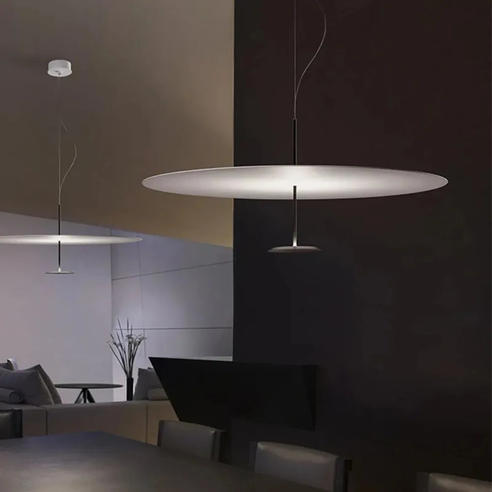 Lampa wisząca Aurelia Retro w czarno-złotym wykończeniu do kuchni i sypialni