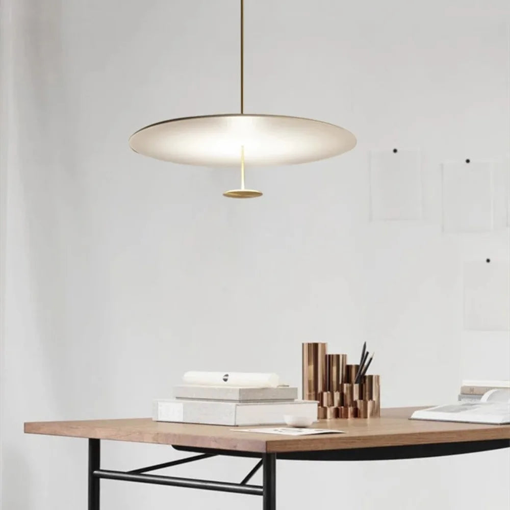 Lampa wisząca Aurelia Retro w czarno-złotym wykończeniu do kuchni i sypialni