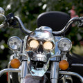 Noční jezdec LED lebka lampa na motocykly s retro chromovým povrchem