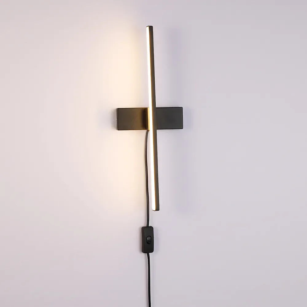LumaNord LED nástěnná lampa s nastavitelným ramenem a vestavěnou zástrčkou